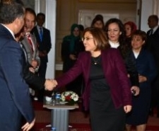 BAKAN ŞAHİN’DEN DEDEKTÖR TALİMATI Aile ve Sosyal Politikalar Bakanı Fatma Şahin’in imzasıyla valilik ve