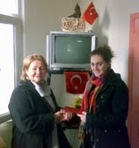 KARNESİ İYİ OLAN ÖĞRENCİLERE, KİTAP HEDİYELİ VE PASTALI KUTLAMA Balıkesir’in Ayvalık ilçesinde çalışmalarıyla göz dolduran Ülkü Ocakları İlçe Başkanlığı,
