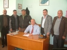 BURHANİYE’DE 90 UMRECİYE COŞKULU UĞURLAMA Balıkesir’in Burhaniye ilçesinde, 90 kişilik umre kafilesi törenle kutsal topraklara