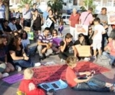 TAKSİM GEZİ PARKI TEPKİLERİ SÜRÜYOR Balıkesir’in Ayvalık ilçesinde, İstanbul-Taksim Gezi Parkında çıkan ve ülke genelin