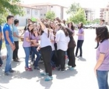 Balıkesir’in Edremit İlçesinde lise öğrencilerinin davetini kırmayarak sürpriz bir ziyaret