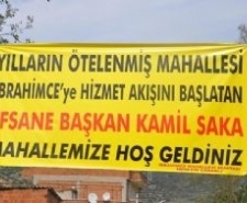İBRAHİMCE MAHALLESİ’NDEN BAŞKAN KAMİL SAKA’YA TEŞEKKÜR Edremit Kaymakamı Ali Sırmalı’nın da katıldığı açılışta İbrahimce Mahallesi sakinleri,