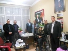AYVALIK MHP’DEN ENGELLİLERE ZİYARET Balıkesir’in Ayvalık ilçesinde, Milliyetçi Hareket Partisi (MHP) Ayvalık İlçe Başkanlığı