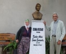Balıkesir’in Edremit ilçesine bağlı Tahtakuşlar mahallesinde emekli öğretmen Alibey Kudar,