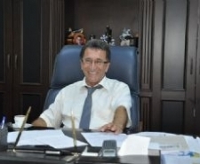 BAŞKAN KAMİL SAKA, AVRUPA PARLAMENTOSU KÜRSÜSÜNDE Edremit Belediye Başkanı CHP’li Kamil Saka, Avrupa Birliği Parlamentosu’nun konuğu