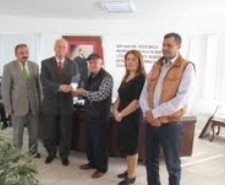 BAŞKAN FİKRET AKOVA’YA ÖDÜL Balıkesir’in Burhaniye İlçe Tarım Müdürü ve Stevia (şeker otu) Derneği,