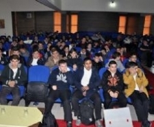 ÖĞRENCİLERE HAYVAN HAKLARI ANLATILDI Ayvalık’ta Cunda Mesleki ve Teknik Anadolu Lisesi öğrencilerine hayvan hakları