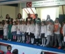 BAHÇEŞEHİR ÖĞRENCİLERİ KIZILAY’A YARDIMDA BULUNDU Balıkesir’in Burhaniye ilçesindeki Bahçeşehir Koleji’nde Kızılay Haftası coşkuyla kutlandı. Okul