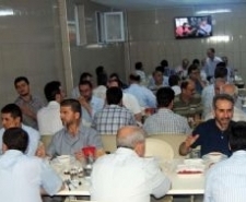 MURADİYE’DE İFTAR Edremit Muradiye Kültür Vakfı tarafından düzenlenen ifta yemeği büyük ilgi
