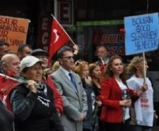 BAŞKAN KAMİL SAKA’DAN 1 MAYIS MESAJI Edremit Belediye Başkanı Kamil Saka, 1 Mayıs Emek ve Dayanışma
