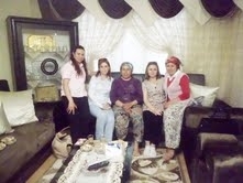AK KADINLAR ÜYE SAYISINI ARTTIRIYOR Balıkesir’in Ayvalık ilçesinde, Adalet ve Kalkınma Partisi İlçe Kadın Kolları