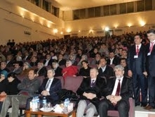 EDREMİT’TE ‘ÇANAKKALE RUHU’ KONULU KONFERANS DÜZENLENDİ Edremit ilçesinde, müftülük tarafından organize edilen "Çanakkale Ruhu" konulu