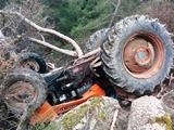 Balıkesir’in Havran ilçesi Çakırdere Mahallesinde devrilen traktörün altında kalan bir