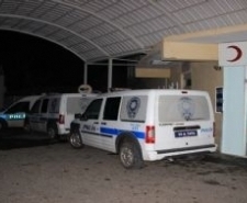 Kız Arkadaşıyla Kavga Eden Genç Müdahale Eden Polisi Bıçakladı Edremit ilçesinde, kız arkadaşıyla yol ortasında kavga eden genç, kendisine