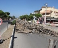 MUAMMER AKSOY CADDESİ YENİLENİYOR Balıkesir’in Burhaniye ilçesinde, Belediye Fen İşleri Müdürlüğü tarafından Öğretmenler Mahallesindeki