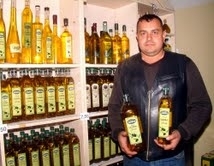 Türkiye’nin en önemli zeytin üretim merkezlerinden Balıkesir’in Burhaniye ilçesinde, üreticiler