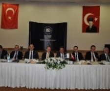 BALIKESİR SANAYİ ODASI 7. İSTİŞARE TOPLANTISI EDREMİT’TE YAPILDI.. Edremit Belediye Başkanı Kamil Saka, Balıkesir Sanayi Odası’nın Edremit’te düzenlediği