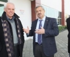 Burhaniye’ de Babayiğit Başkan Uysal’a danışman oldu Burhaniye ilçesinde, Ak Partili Belediye Başkanı Necdet Uysal, Gömeç’in eski