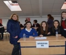 Edremit’te edebiyat rüzgarları tüm hızıyla esmeye devam ediyor Edremit Abidin Pak-Pakmaya Anadolu Lisesi tarafından düzenlenen yarışmaya Edremit liselerinden