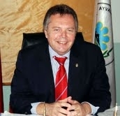 ÖĞRENCİLERDEN KAYMAKAM ZİYARETİ Balıkesir’in Edremit ilçesindeki bir grup öğrenci, 2009 – 2010 eğitim