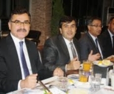 AYVALIK’TAKİ SEMİNERE YEMEKLİ FİNAL Balıkesir’in Ayvalık ilçesinde düzenlenen ‘Milli Eğitim Bakanlığı 2015-2019 Stratejik Plan