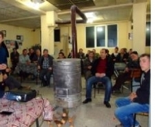 BURHANİYE’DE UZMANLAR KAHVEHANEDE FISTIKÇAMINI ANLATTI Balıkesir’in Burhaniye ilçesinde, Hacıbozlar Mahallesinde; Fıstık Çamı Yetiştiriciliği, Hastalık Zararlıları,