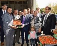 Balıkesir Büyükşehir Belediye Başkanı Ahmet Edip Uğur, kurmaylarıyla birlikte merkezi