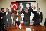 AYVALIK’TA MHP ESKİ İLÇE BAŞKANI AK PARTİ’YE GEÇTİ Balıkesir’in Ayvalık ilçesinde Milliyetçi Hareket Partisi (MHP)’den iki kişi AK