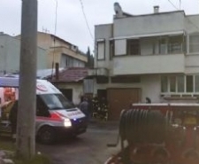 Balıkesir’in Edremit ilçesi Turhan Bey Mahallesinde çıkan ev yangınında bir