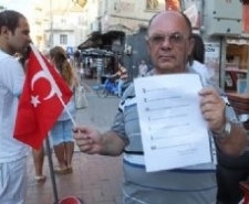 Balıkesir’in Burhaniye ilçesinde, simitçilik yaparak geçimini sağlayan Şair Ahmet Nedim