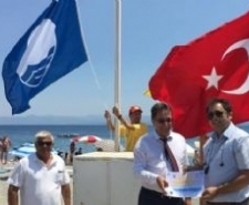 EDREMİT MAVİ BAYRAĞI’NA YENİDEN KAVUŞTU Edremit’in Akçay, Güre ve Altınoluk sahilleri başta olmak üzere toplam