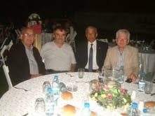 OKUL ARKADAŞLARI 41 YIL SONRA BULUŞTU Balıkesir’de, okul arkadaşı olan Sefer Talay, Mustafa Duman, Akif Altın