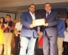 Liseli Tiyatrocuların Oyunu Ayakta Alkışlandı Balıkesir’in Burhaniye ilçesinde, Celal Toraman Anadolu Lisesi öğrencilerinin sahnelediği Lüküs