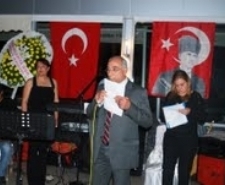 CUMHURİYET SEVDALILARI CUMHURİYET YEMEĞİNDE BULUŞTU Balıkesir’in Ayvalık ilçesine bağlı Küçükköy beldesinin dünyaca ünlü turizm merkezi