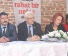 CHP Edremit Kadın Kolları düzenledikleri basın toplantısı ile Balıkesir AK