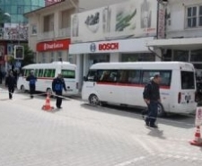 YENİ DURAK UYGULAMASI VATANDAŞLARDAN TAM NOT ALDI Balıkesir’in Edremit ilçesinde Akçay Mahallesine taşıma yapan minibüs duraklarındaki yeni