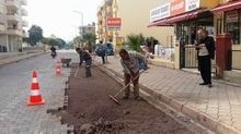 GÖMEÇ’TE ÇÖKEN YOLLARA BELEDİYE MÜDAHALESİ Gömeç ilçesinde, ilçenin ana arteri olan Atatürk Caddesi’nde şiddetli yağışlar