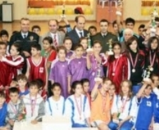  Balıkesir’in Edremit Kaymakamlığı tarafından gerçekleştirilen ‘Kaymakamlık Kros Yarışları’nda 327 öğrenci