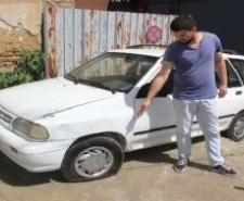 Balıkesir’in Edremit ilçesinde bir gazetecinin otomobilinin lastikleri kesildi. Edinilen bilgiye