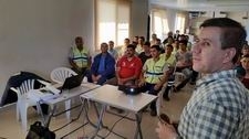 EDREMİT’TE HALK ANONSLARLA YANGIN SÖNDÜRMEYE ÇAĞIRILIYOR Balıkesir’in Edremit ilçesi Kazdağları’nda çıkan orman yangını için belediye hapörlerinden
