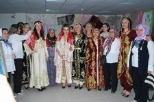 KURSİYERLERİN EL EMEĞİ GÖZ NURU ESERLER VATANDAŞLARIN BÜYÜK BEĞENİSİNE SUNULURKEN