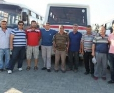 BURHANİYELİ MİNİBÜSÇÜLER DE KÜÇÜK İLKAY’A DESTEK ÇIKTI Burhaniye’de, Lenfoma kanserine yakalanan, 8 Eylül İlkokulu 1.sınıf öğrencisi İlkay