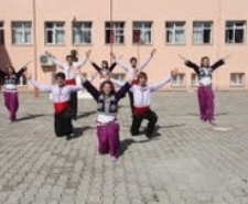 BURHANİYE’DE GENÇLİK MERKEZİ EKİBİ COŞTURUYOR Balıkesir’in Burhaniye ilçesinde, çeşitli tören ve açılışların aranılan ekibi haline