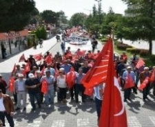 Edremit’te 1 Mayıs kutlandı Edremit ilçesinde 1 Mayıs düzenlenen yürüyüş ve sonrasında miting ile