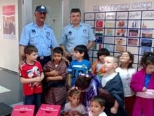 Balıkesir’in Burhaniye Belediyesi’nin öncülüğünde sürdürülen atık pil toplama kampanyası ilçeye