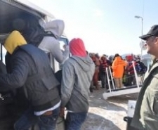 KUZEY EGE’DE 50 KAÇAK GÖÇMEN YAKALANDI Maden Adası'nda yasa dışı yollarla Yunanistan'ın Lesvos (Midilli) Adası'na gitmeye