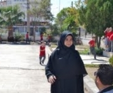 CHPLİ VEKİL AKOVA’DAN BAKAN AVCI’YA SORU BOMBARDIMANI Sarımsaklı’da Mecit Ataklı İlköğretim Okulunda kara pardösü ile derse giren