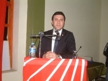 Balıkesir’in Burhaniye ilçesinde, CHP İlçe Başkanı Erman Pazarbaşı, vatandaşları ilçede