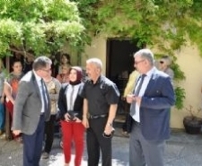 EDREMİT’TE KAĞIT RÖLYEF SERGİSİ AÇILDI Kağıt Rölyef Sanatı Öğretmeni Semiha Sansar ve öğrencilerinin kağıt rölyef