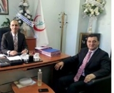 EMNİYET MÜDÜRÜNDEN HASTANE YÖNETİCİSİ ZİYARETİ Edremit İlçe Emniyet Müdürü Mustafa Korkmaz, Devlet Hastanesi yöneticiliğine atanan